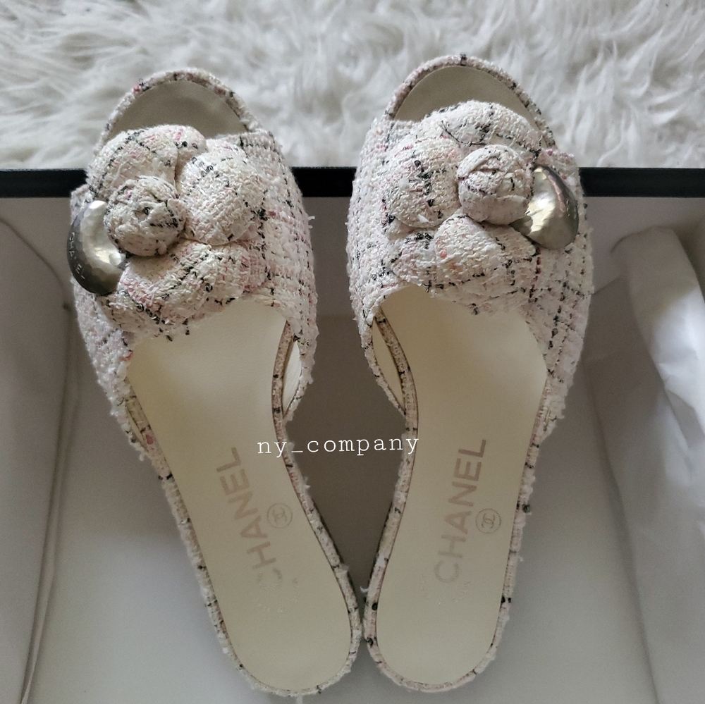 (SALE)Chanel Camellia Tweed Sandal (Brand New)